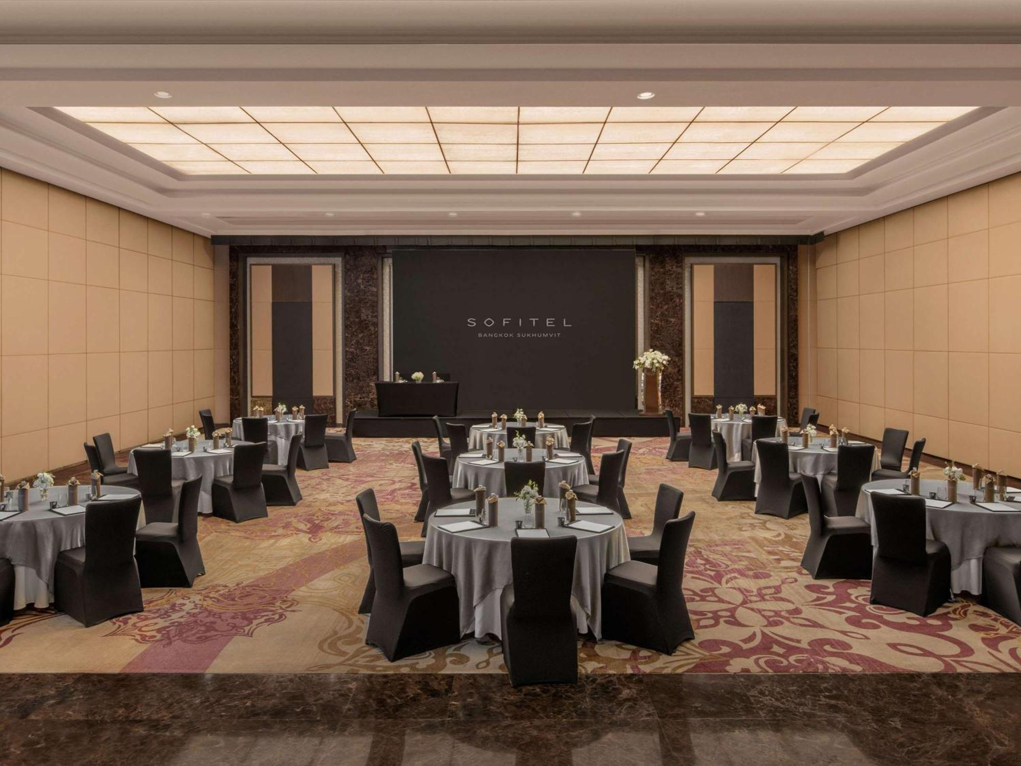 Hotel Sofitel Bangkok Sukhumvit Exterior foto